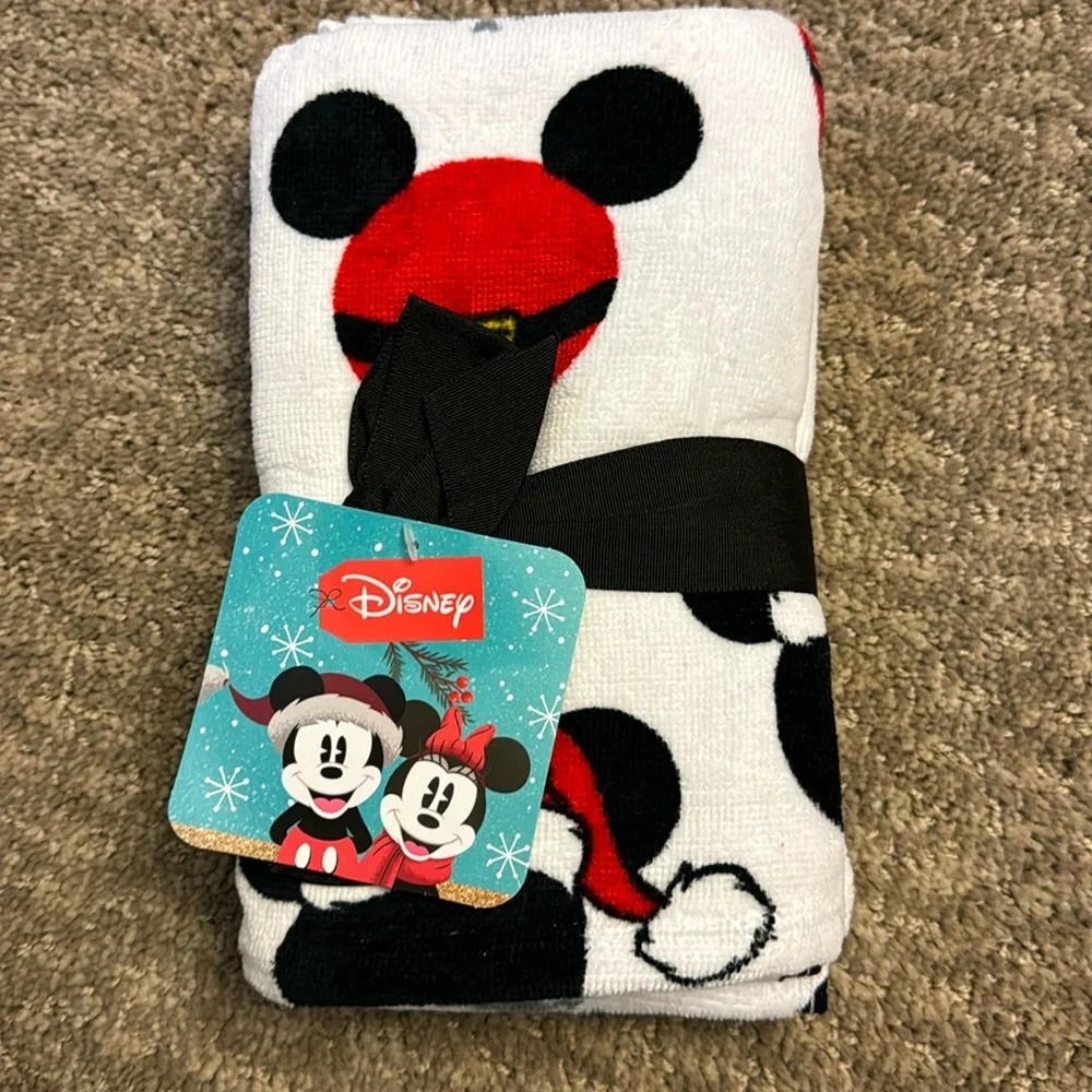 Mickey Disney 2 pack Christmas Hand Towels NWT